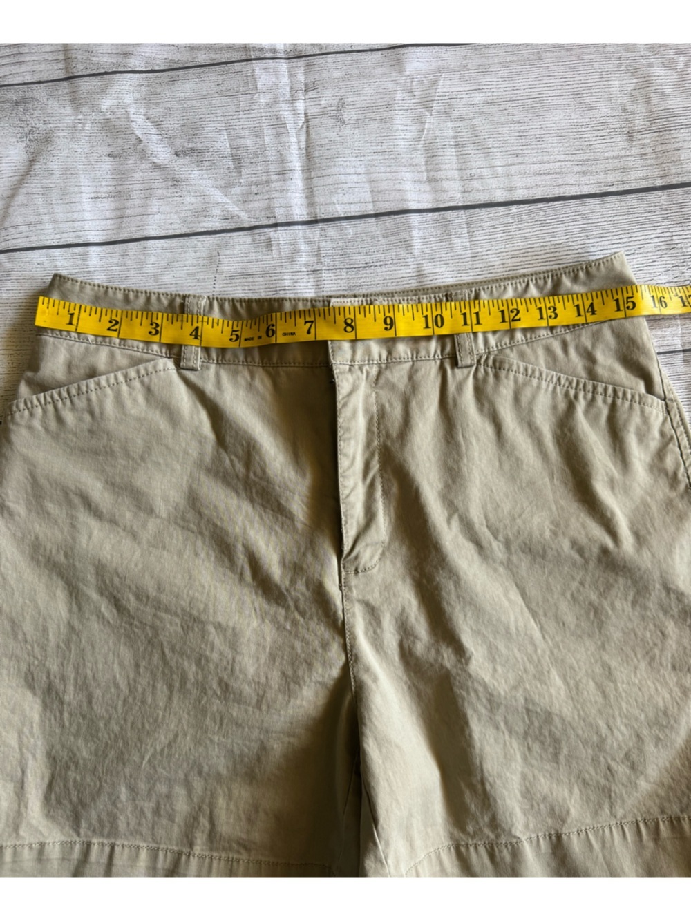 Eddie Bauer Mercer Fit Khaki Flat Front Chino Shorts women’s Size 8 - Picture 6 of 8